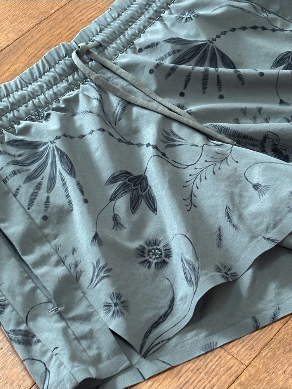 Athleta Grey/Green Floral Print Casual Drawstring Shorts - Picture 3 of 7